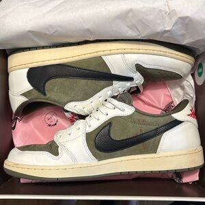 Travis Scott Jordan Lows